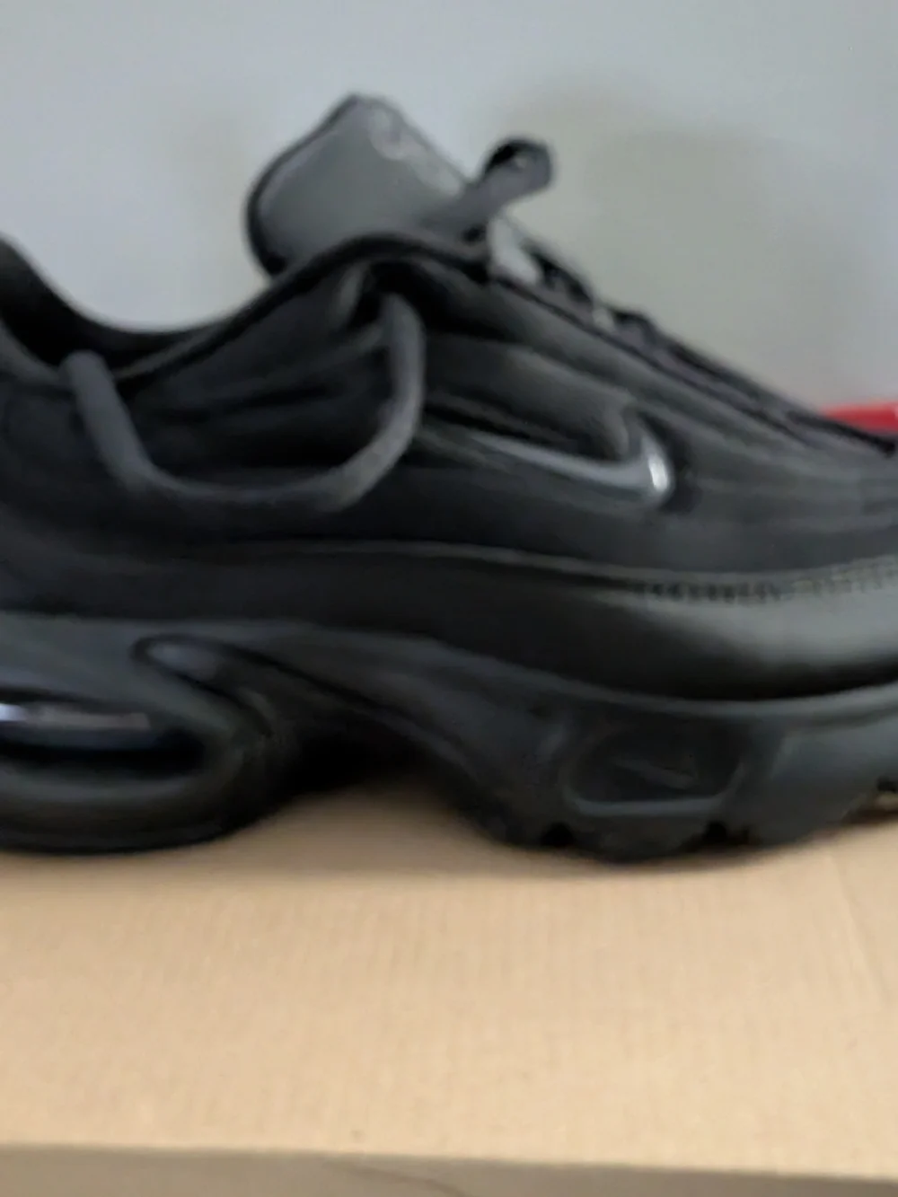 Nike Men's Black Low-Top Knit Sneakers